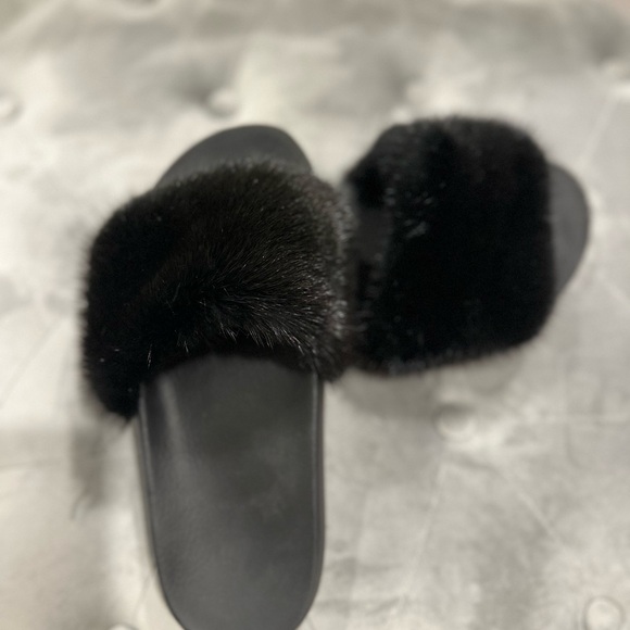 Givenchy black mink slides size 38 - Picture 3 of 4